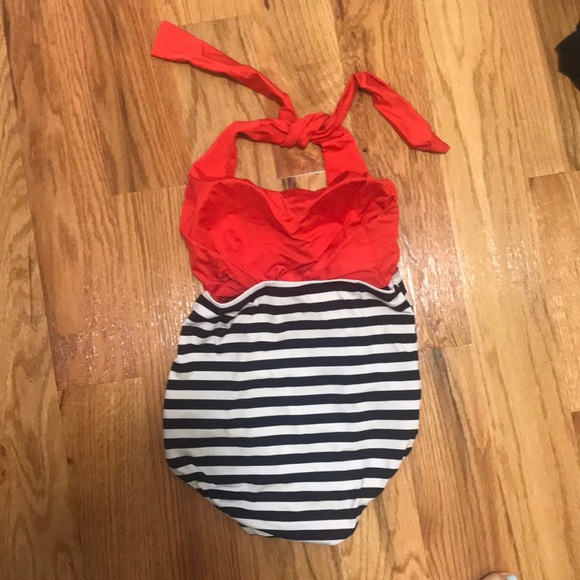 Beautiful One Piece Swim Suit! 🌺 - Picture 4 of 5